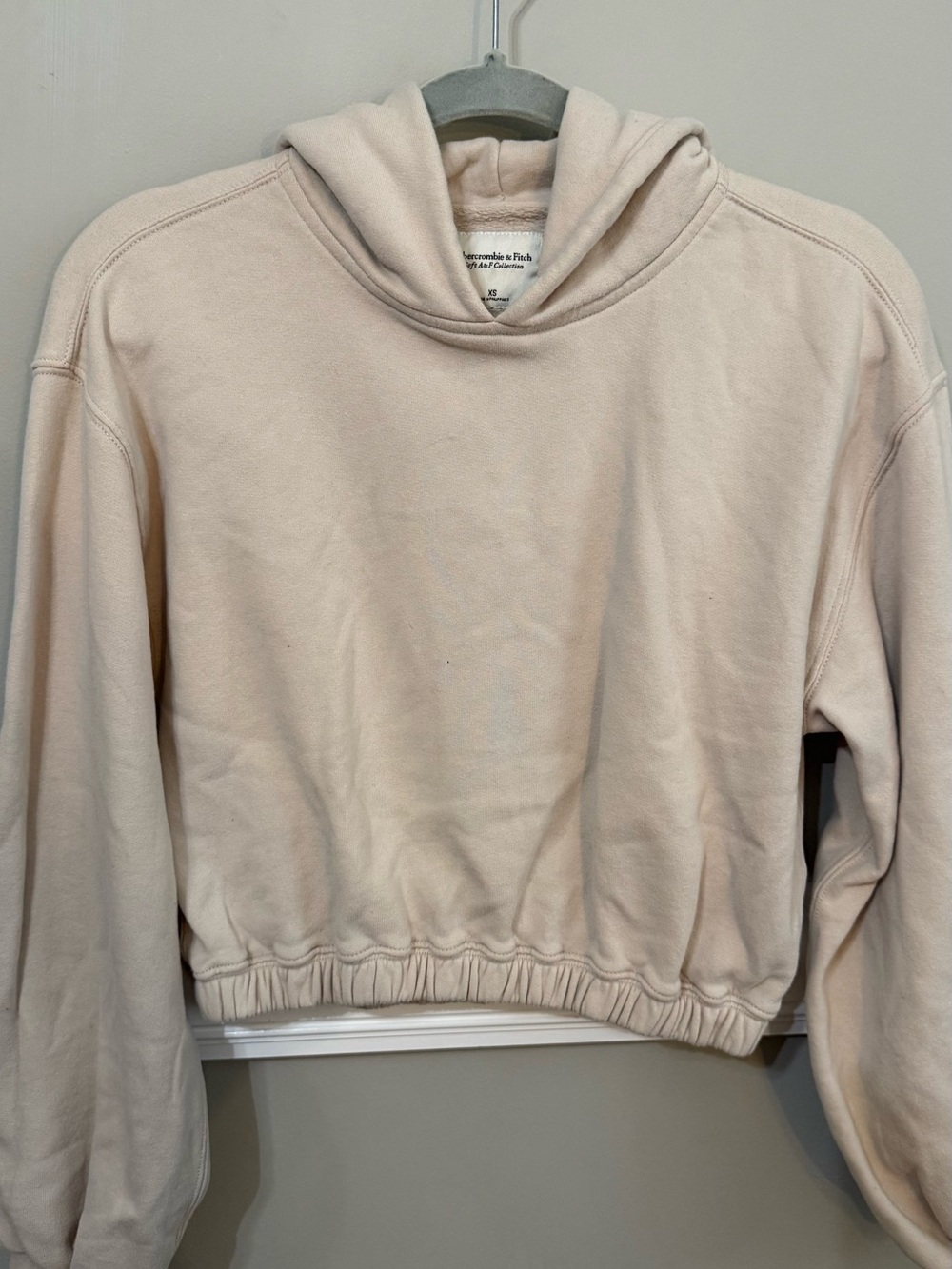 Abercrombie & Fitch Women's Pale Cream Cropped Hoodie